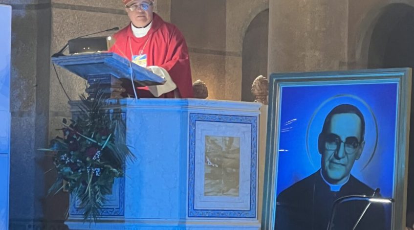 Obispo Menjívar insta a ‘lanzarse al futuro con esperanza y optimismo’ en aniversario del asesinato de San Romero
